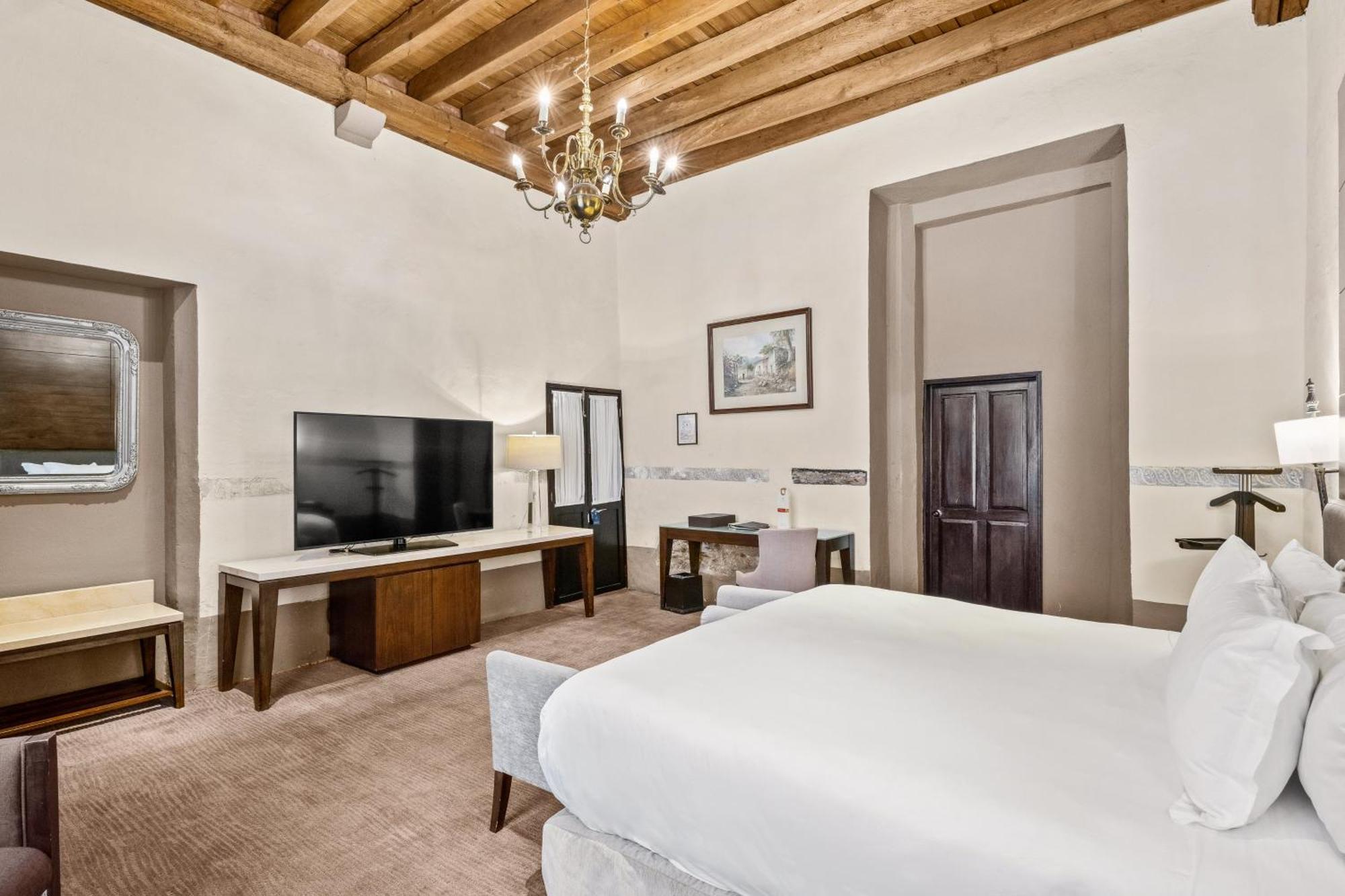 Quinta Real Puebla Hotell Eksteriør bilde A guest room at the Hotel Santa Fe